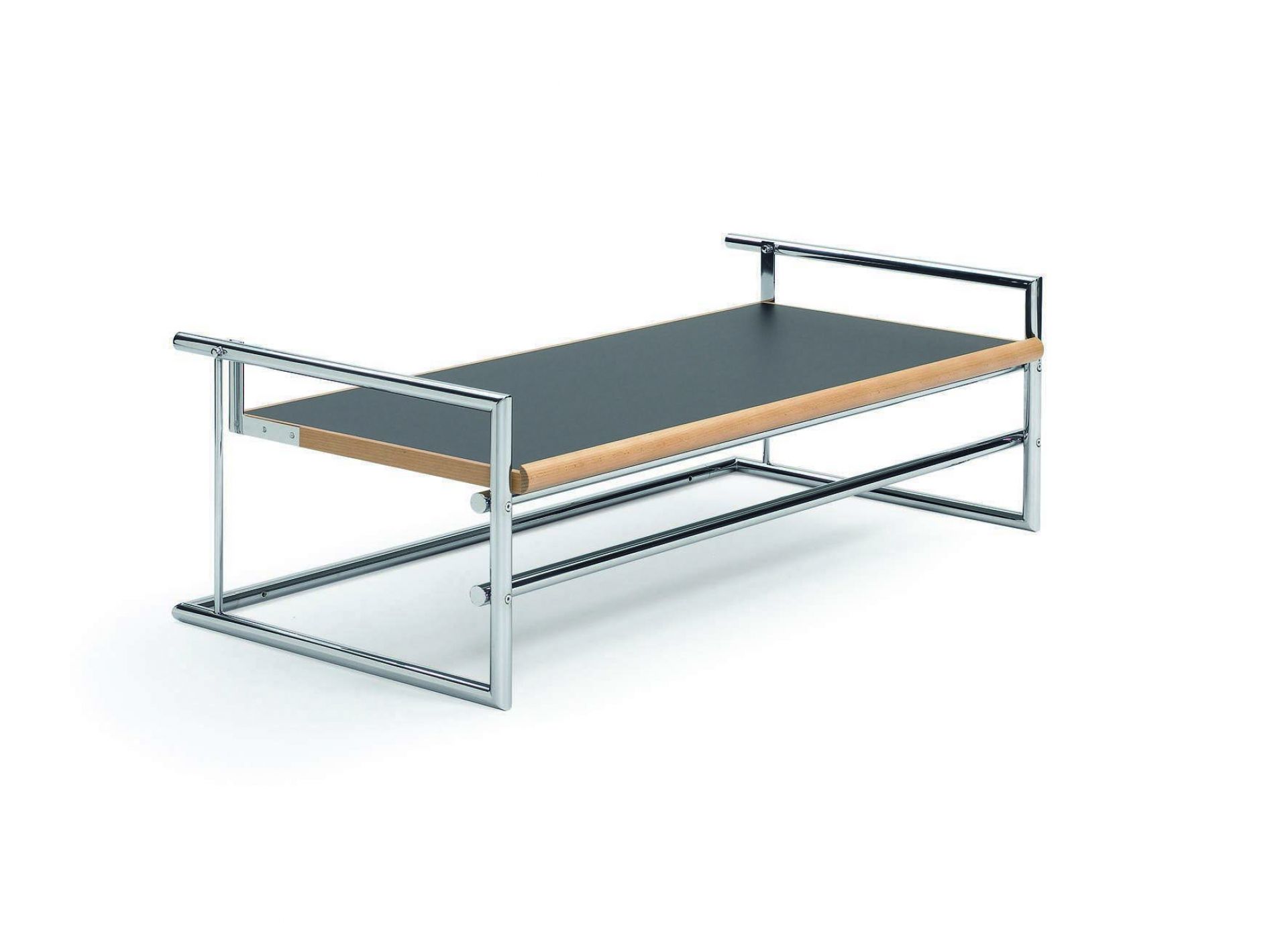 Menton Tisch von ClassiCon mit Chromgestell, Holzrahmen und grauer Tischplatte. Design Beistelltisch.