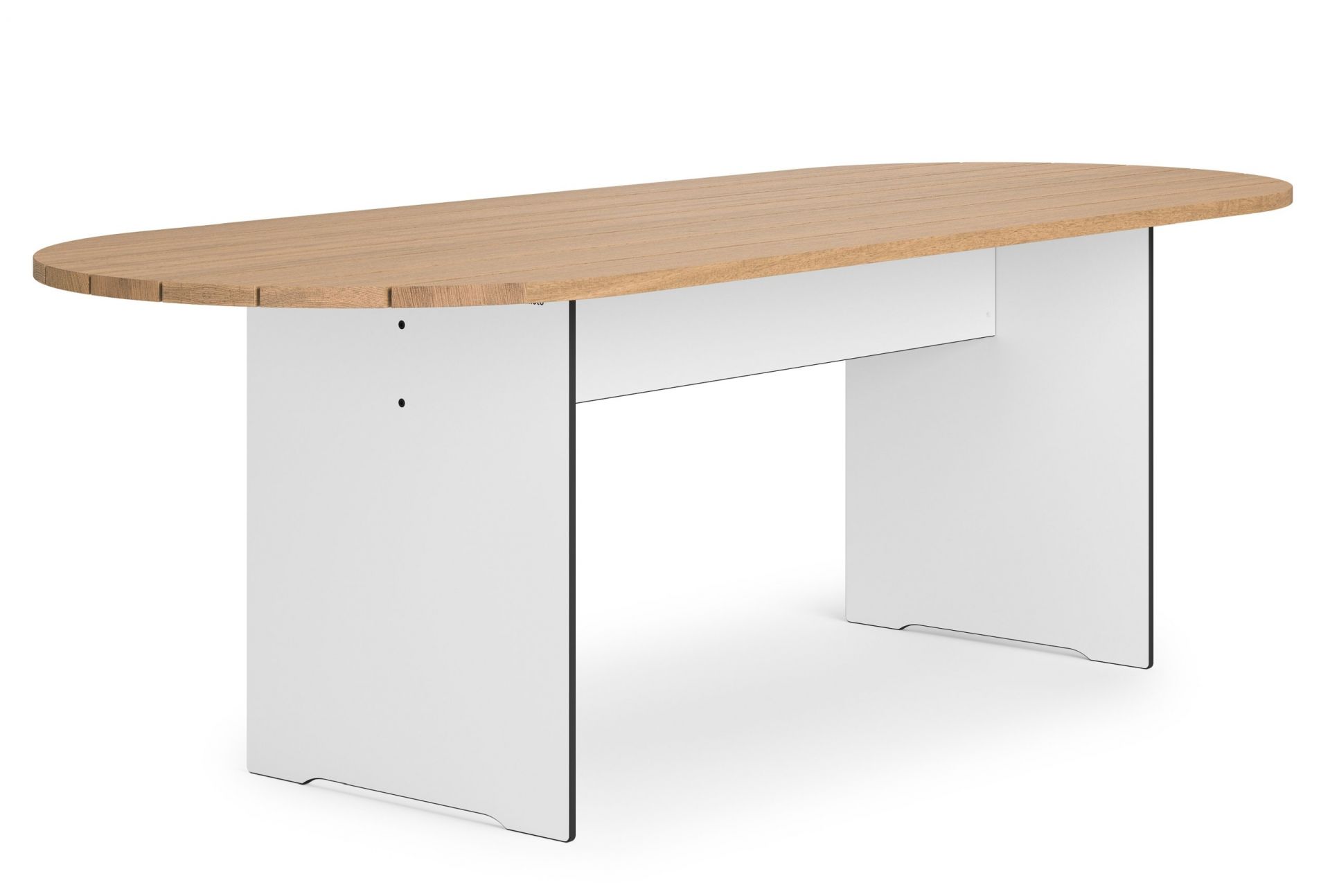Riva Vario Outdoor Tisch von Conmoto mit ovaler Holzplatte und weißen Beinen.