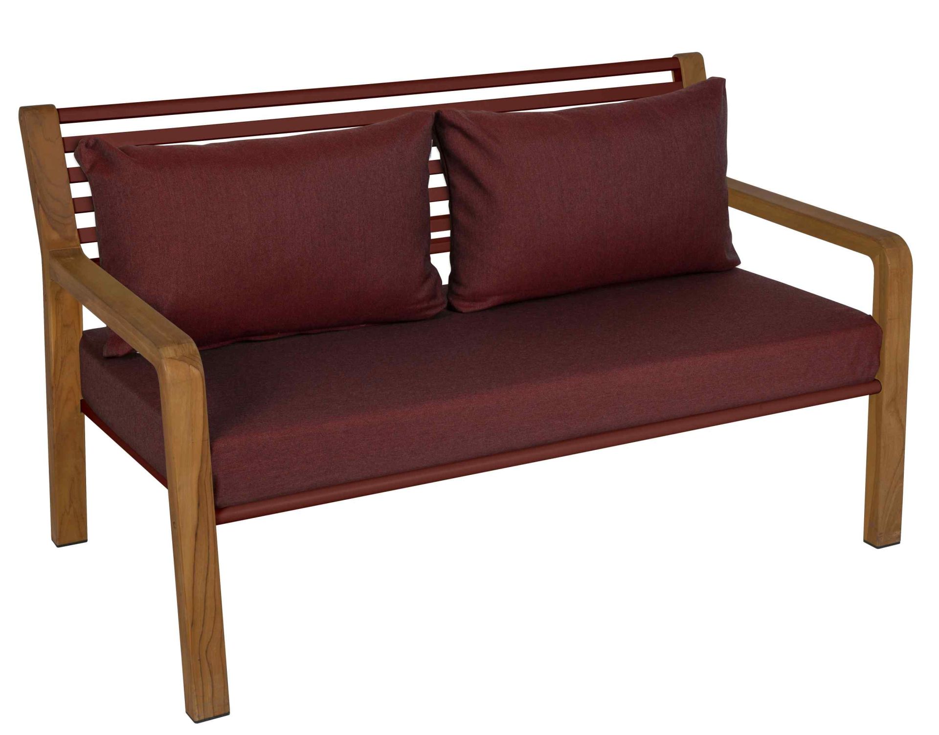 Somerset 2-Sitzer Gartensofa von Fermob, rotbraunes Outdoor Sofa mit Holzarmlehnen und zwei Kissen.