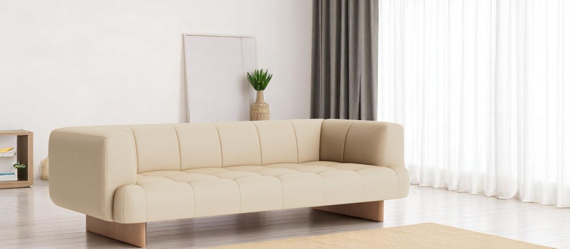 Beige Quilton Lift Sofa 3-Sitzer von Hay im modernen Wohnzimmer mit minimalistischer Dekoration und hellem Holzboden.