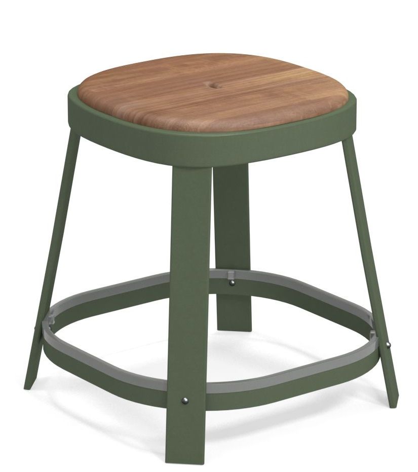 Thor Barhocker von Emu, niedriger Outdoor-Hocker mit Holz-Sitzfläche und grünem Metallgestell.