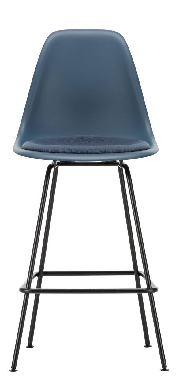 Eames Plastic Bar Stool von Vitra, blauer Barhocker mit Sitzpolster und schwarzem Metallgestell.