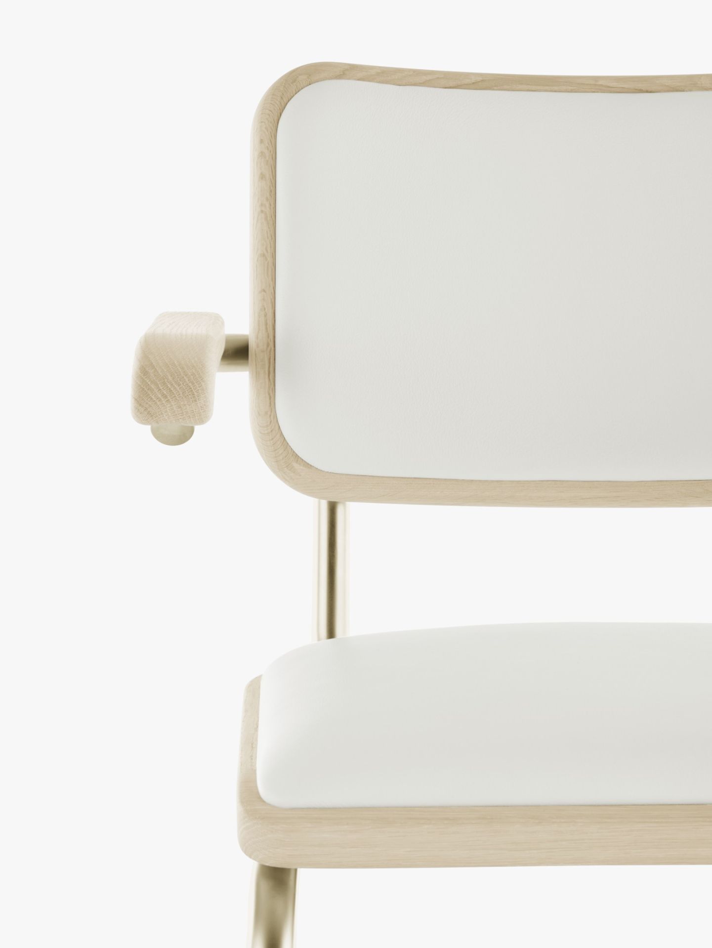 Detailaufnahme des JS. Thonet S 64 P Freischwinger Stuhls mit hellem Holzrahmen und weißem Lederbezug.