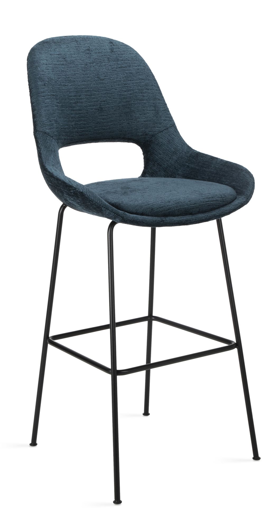 Theia Barhocker von Freifrau Manufaktur: Blauer Polsterhocker mit niedriger Rückenlehne und schwarzem Metallgestell für die moderne Bar.