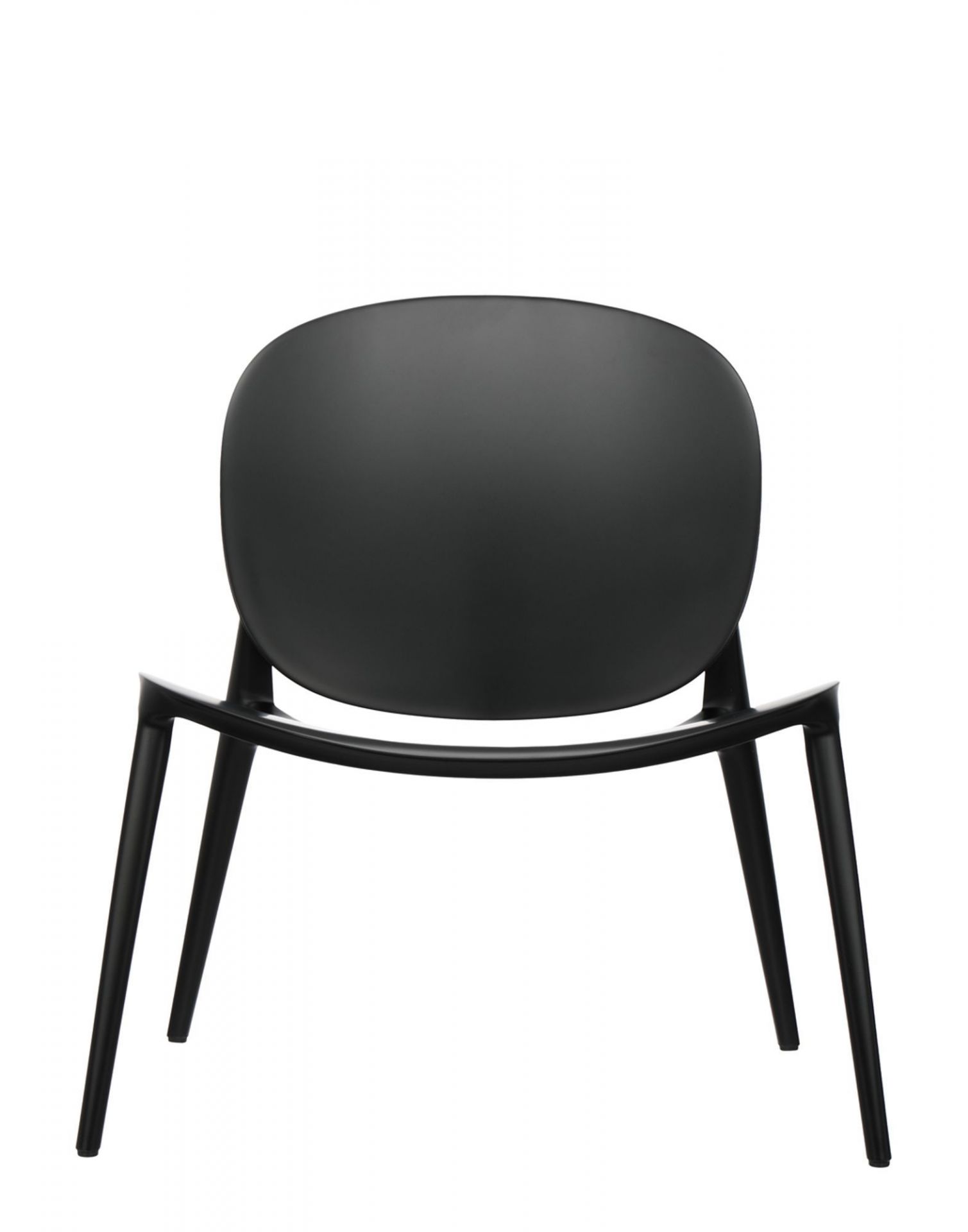 Rückansicht des schwarzen Kartell Be Bop Outdoor Sessels mit runder Rückenlehne und schlanken Beinen.