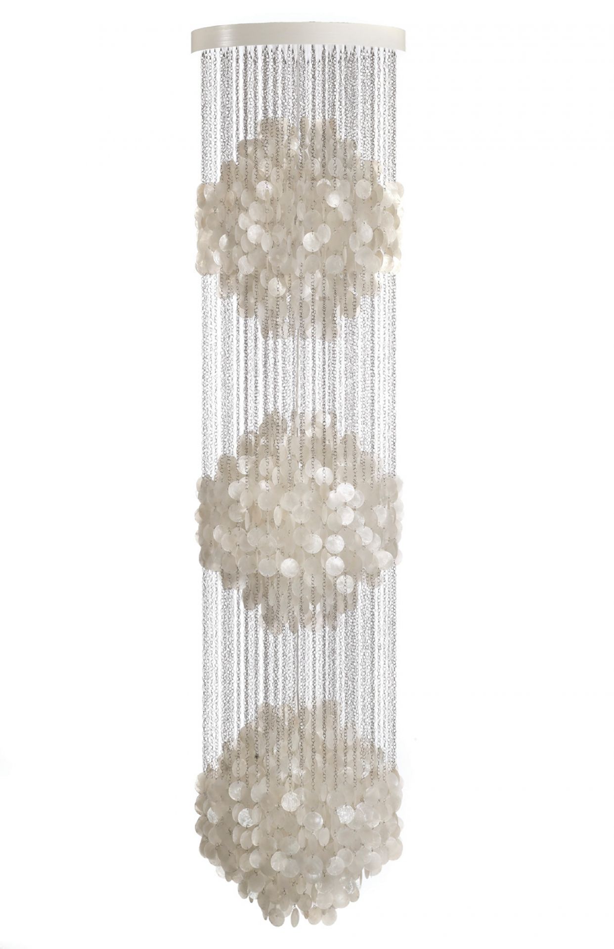 Verpan Pendelleuchte mit drei Schirmen aus Muschelscheiben und silbernen Ketten. Design Lampe.