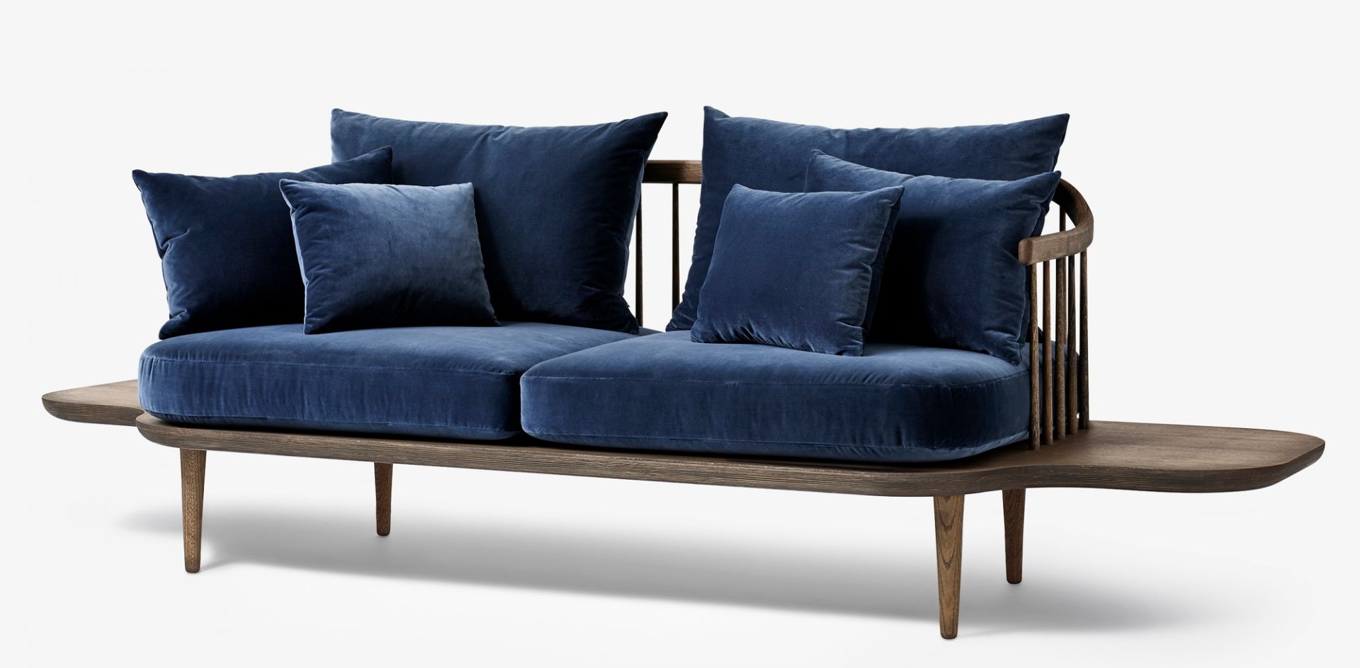 Fly Lounge Sofa, 2-Sitzer, blaues Samtpolster, Holzgestell. Modernes Sofa für Wohnzimmer und Lounge-Bereiche.