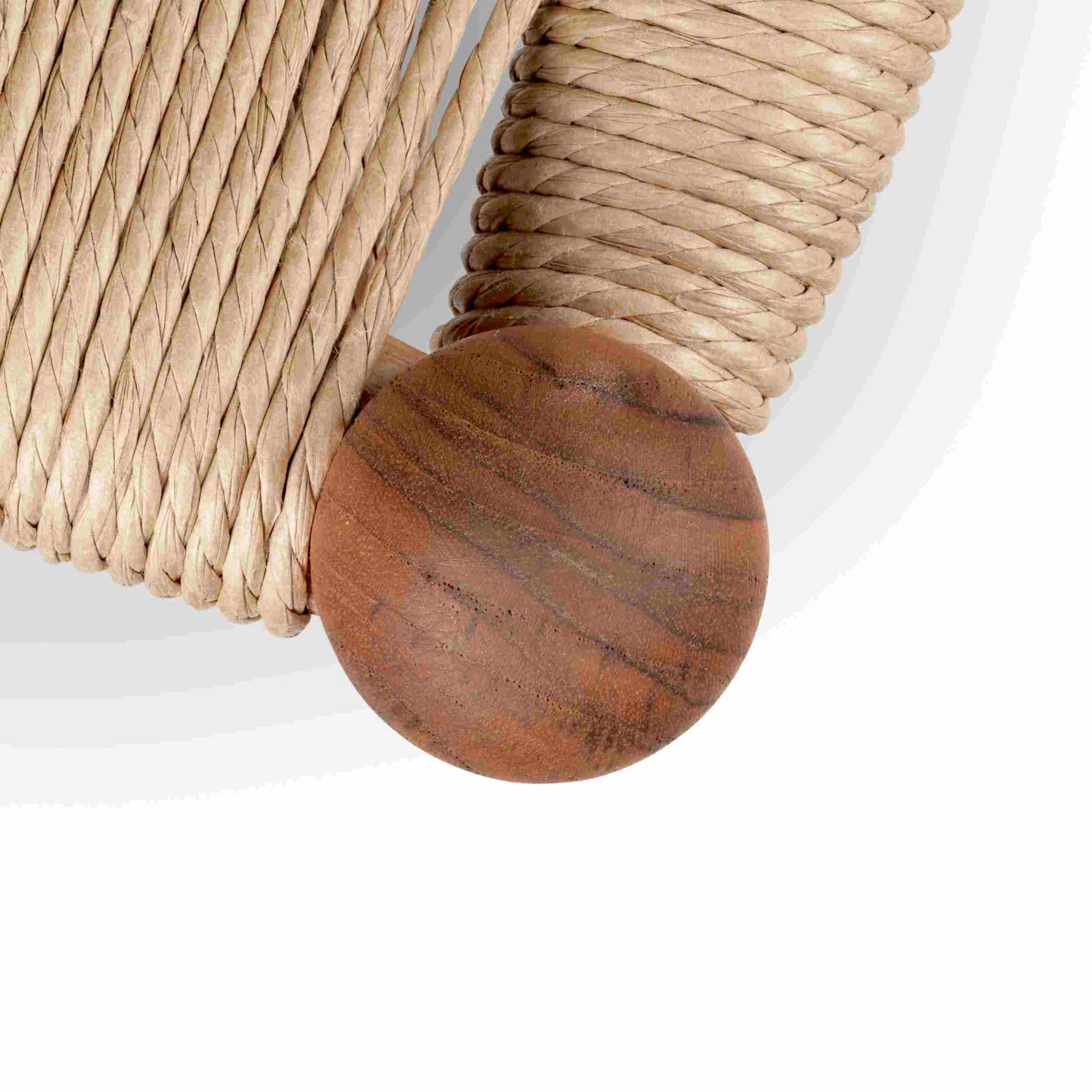 Detailaufnahme des CH24 Wishbone Chair Stuhls von Carl Hansen & Søn mit Teakholz und Papierkordel.
