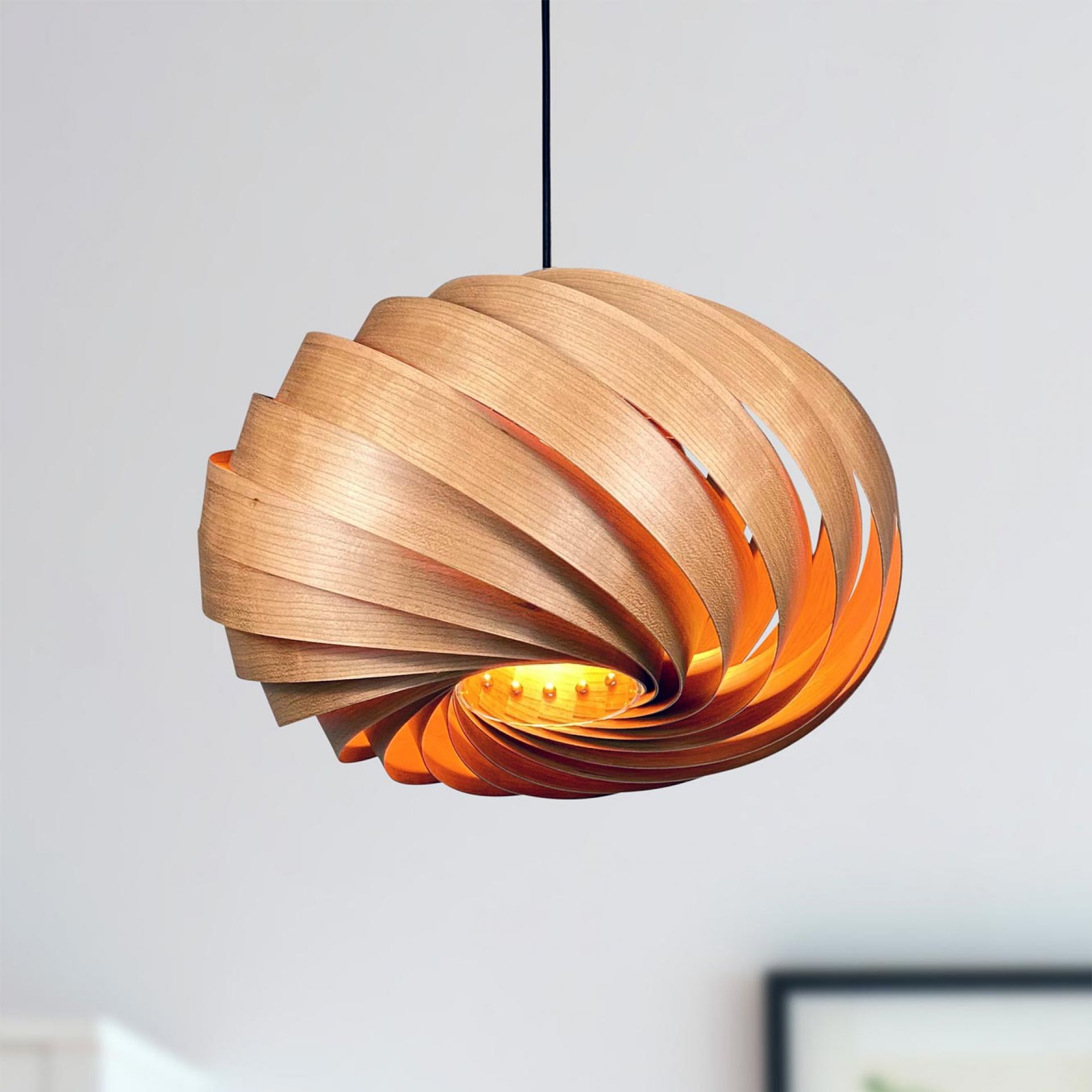 Quiescenta Hängeleuchte aus Kirschbaumholz, spiralförmiges Design, moderne Deckenleuchte für Wohnzimmer und Essbereich.