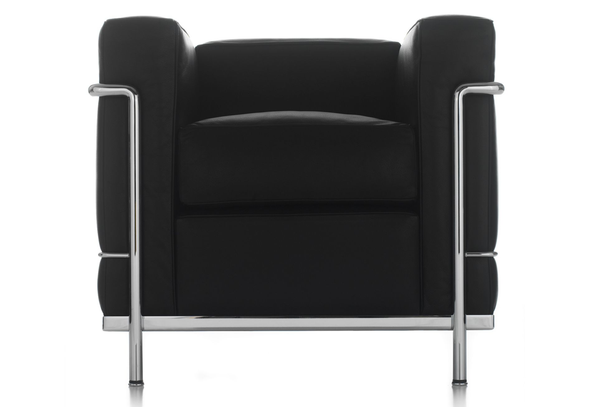 Schwarzer Cassina Sessel mit Stahlrohrgestell, Frontansicht. Designklassiker für stilvolles Wohnen.