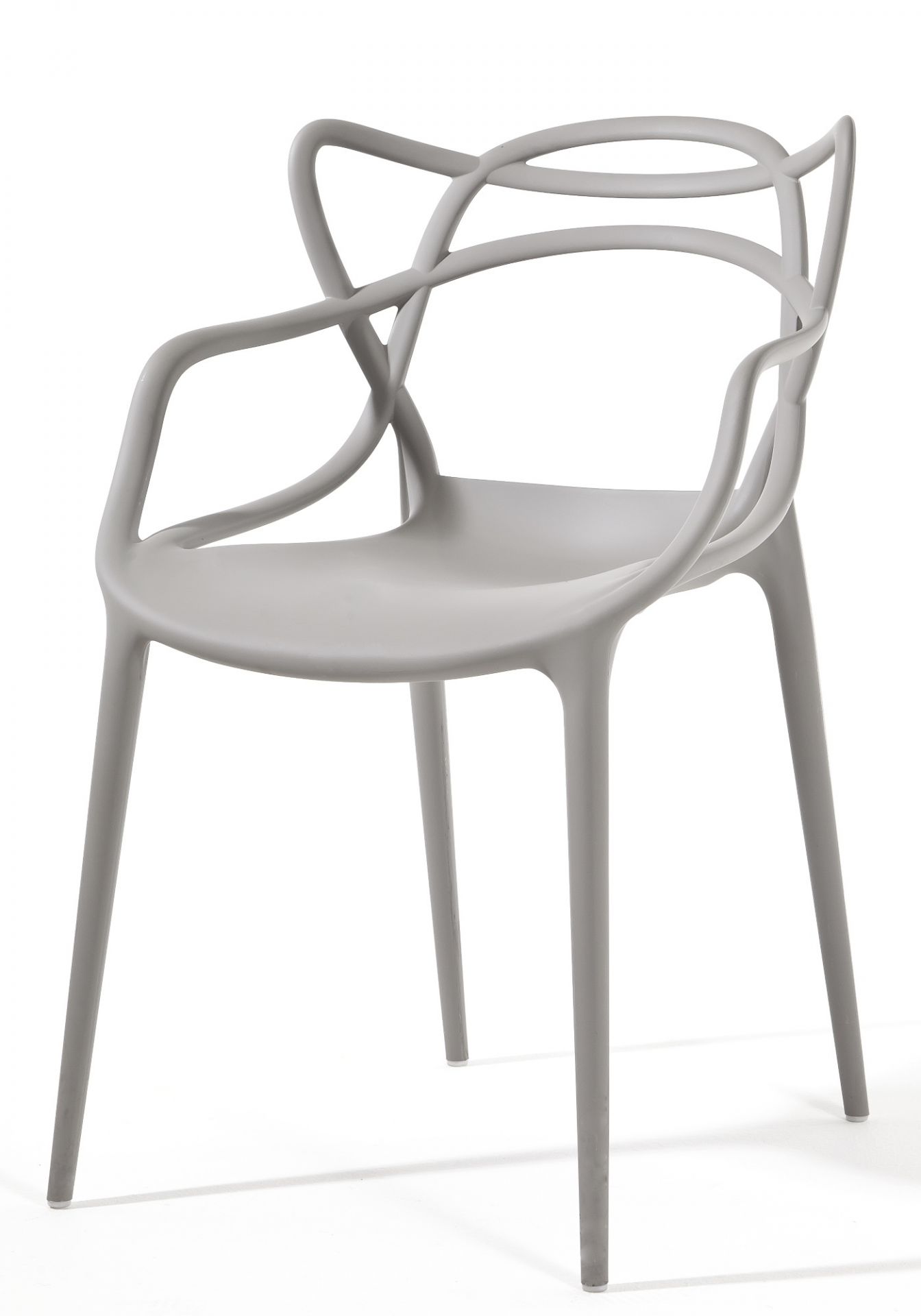 Grauer Masters Stuhl von Kartell mit Armlehnen und filigranem Design für Esszimmer und Wohnbereich.