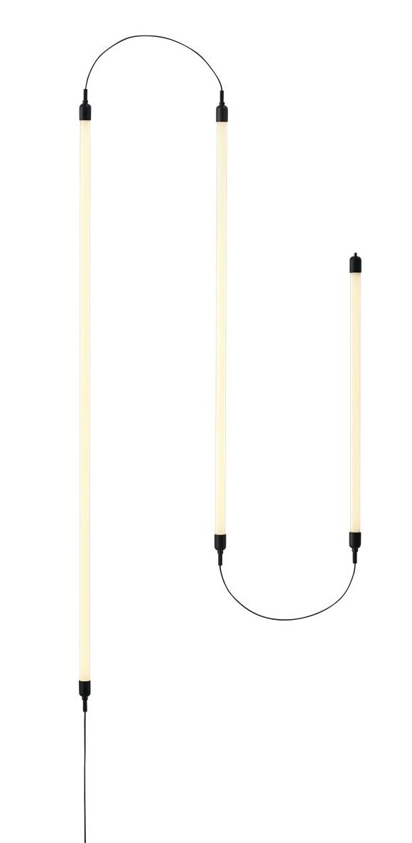 Fine Wall Wandleuchte von Muuto, minimalistische LED-Wandlampe mit schwarzem Kabel und warmweißem Licht.