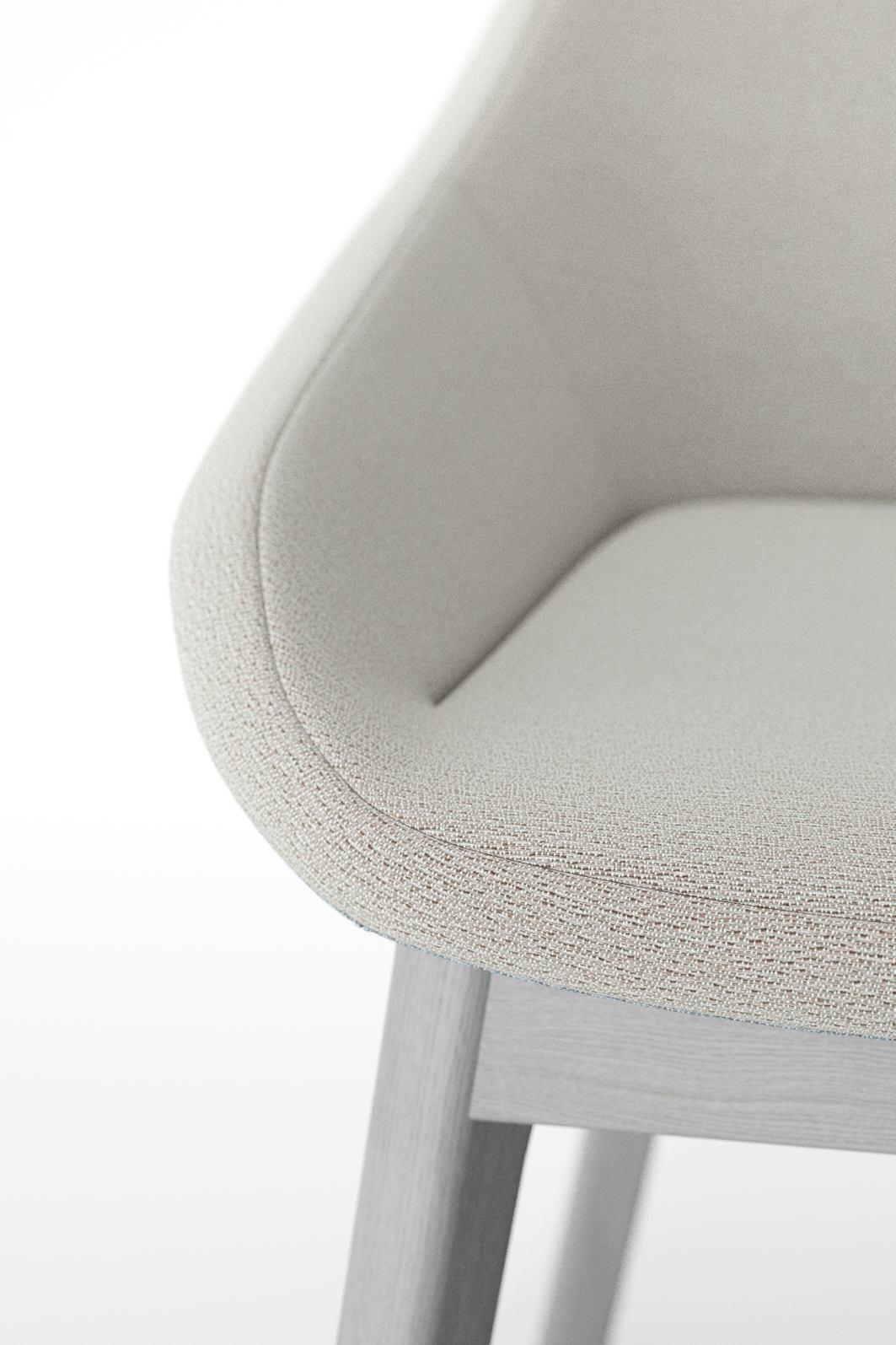 Detailaufnahme des Morph Dining Chair Stuhls von Zeitraum mit hellgrauem Stoffbezug und Holzbeinen.