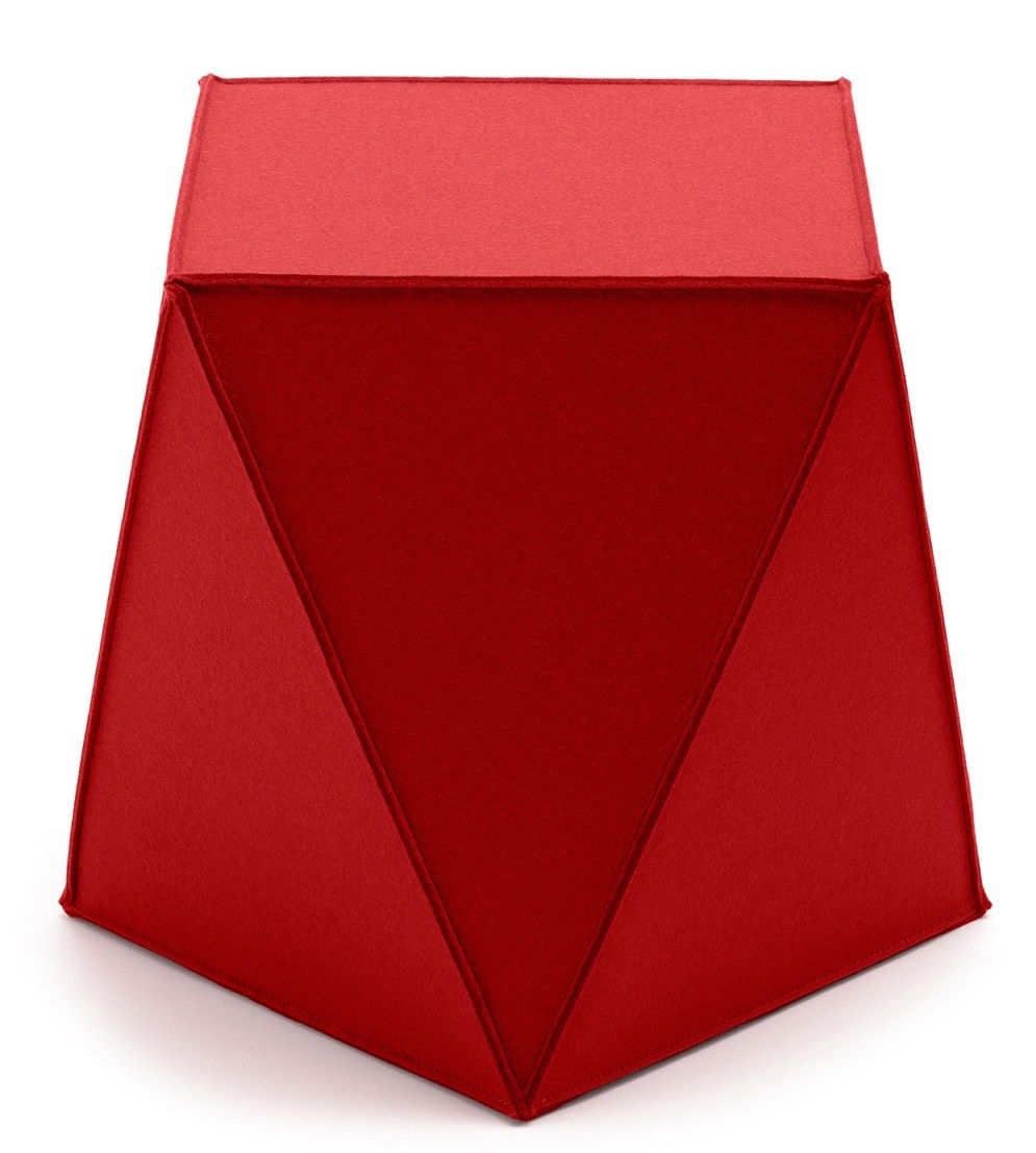 Roter Brilli Sitzhocker von HEY-SIGN by BWF Group, moderner Filzhocker in geometrischer Form.