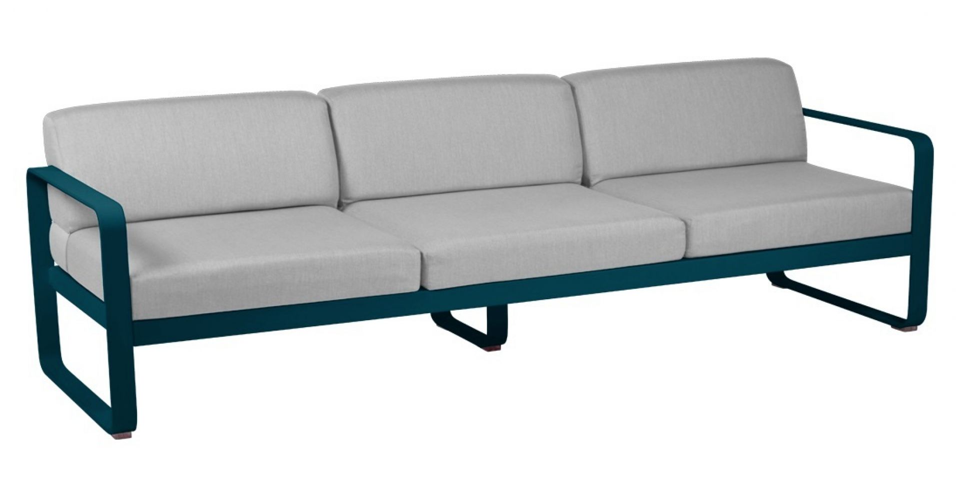 Bellevie Outdoor Sofa: Modernes 3-Sitzer Gartensofa von Fermob mit blauem Rahmen und grauen Polstern.