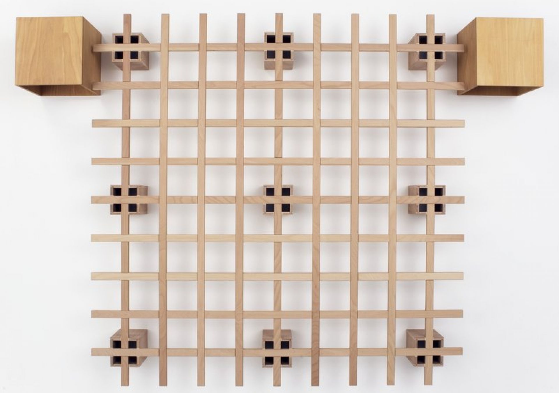 Tojo System Bett mit Cube  Kopfteil aus hellem Holz, modernes modulares Bettsystem für Schlafzimmer.