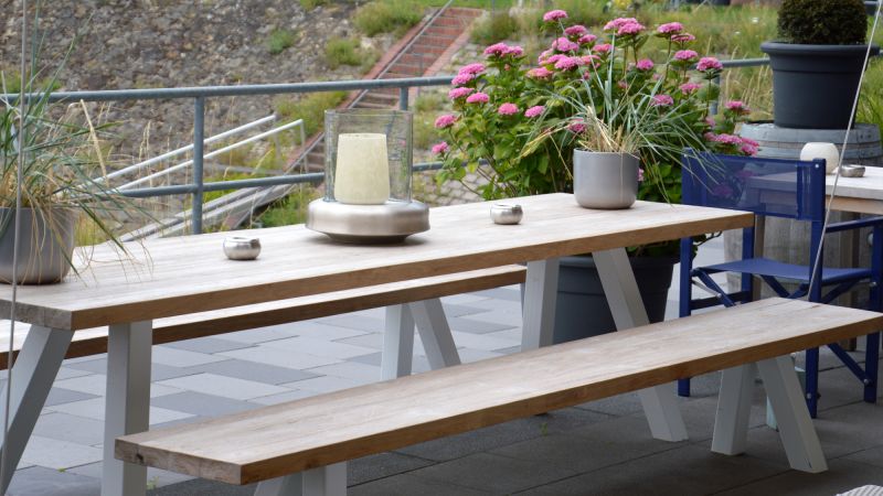 Bradford Bank von Jan Kurtz, 240 cm breit, Natur Weiß, für Garten und Terrasse.
