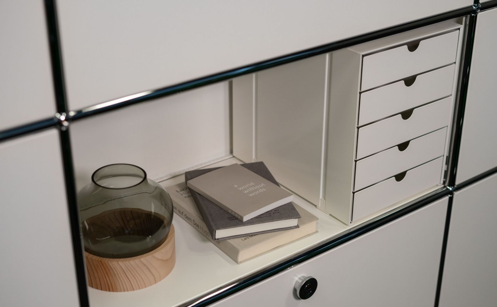USM Haller Inos K1-kastenset C4 met 5 gesloten bakken Home Office Goudgeel