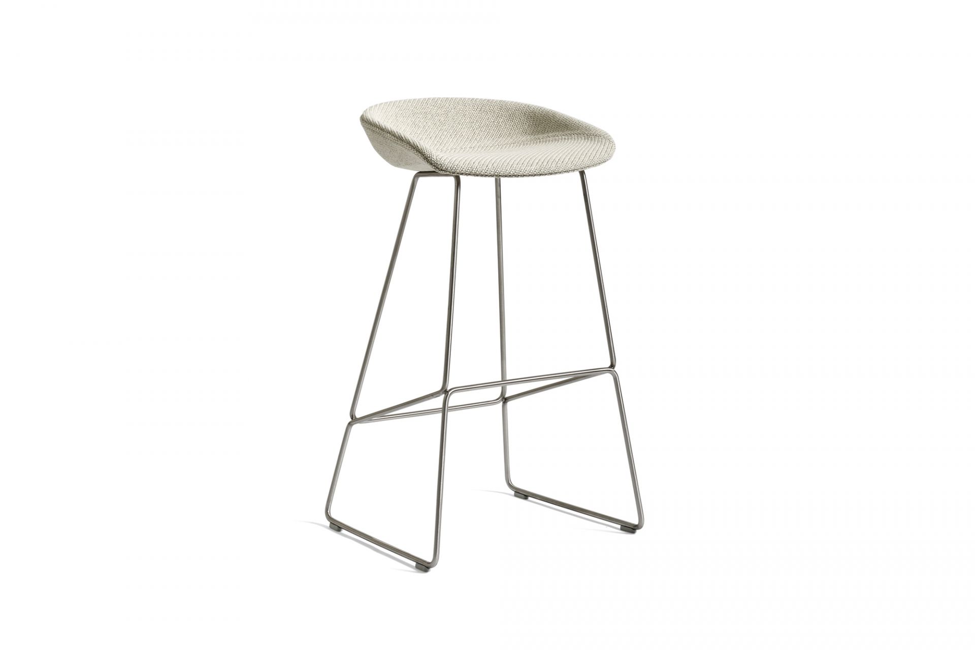About a Stool AAS 39 Barhocker von Hay mit Vollpolster in Beige und Stahlgestell.