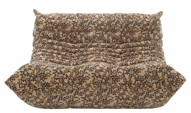 Togo 2-Sitzer Sofa von ligne roset mit Blumenmuster, modernes Design Sofa für Wohnzimmer.