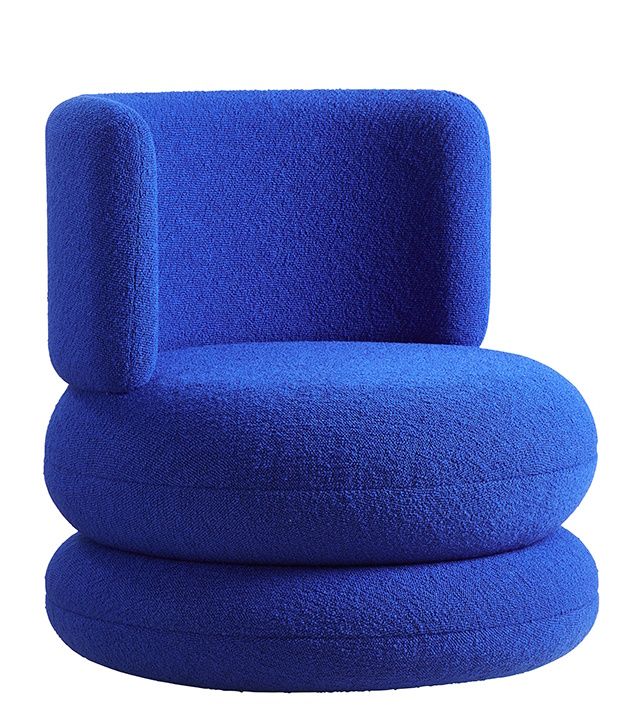 Blauer Verpan Easy Chair Sessel mit runder Form und Bouclé-Bezug für modernes Wohnzimmer.
