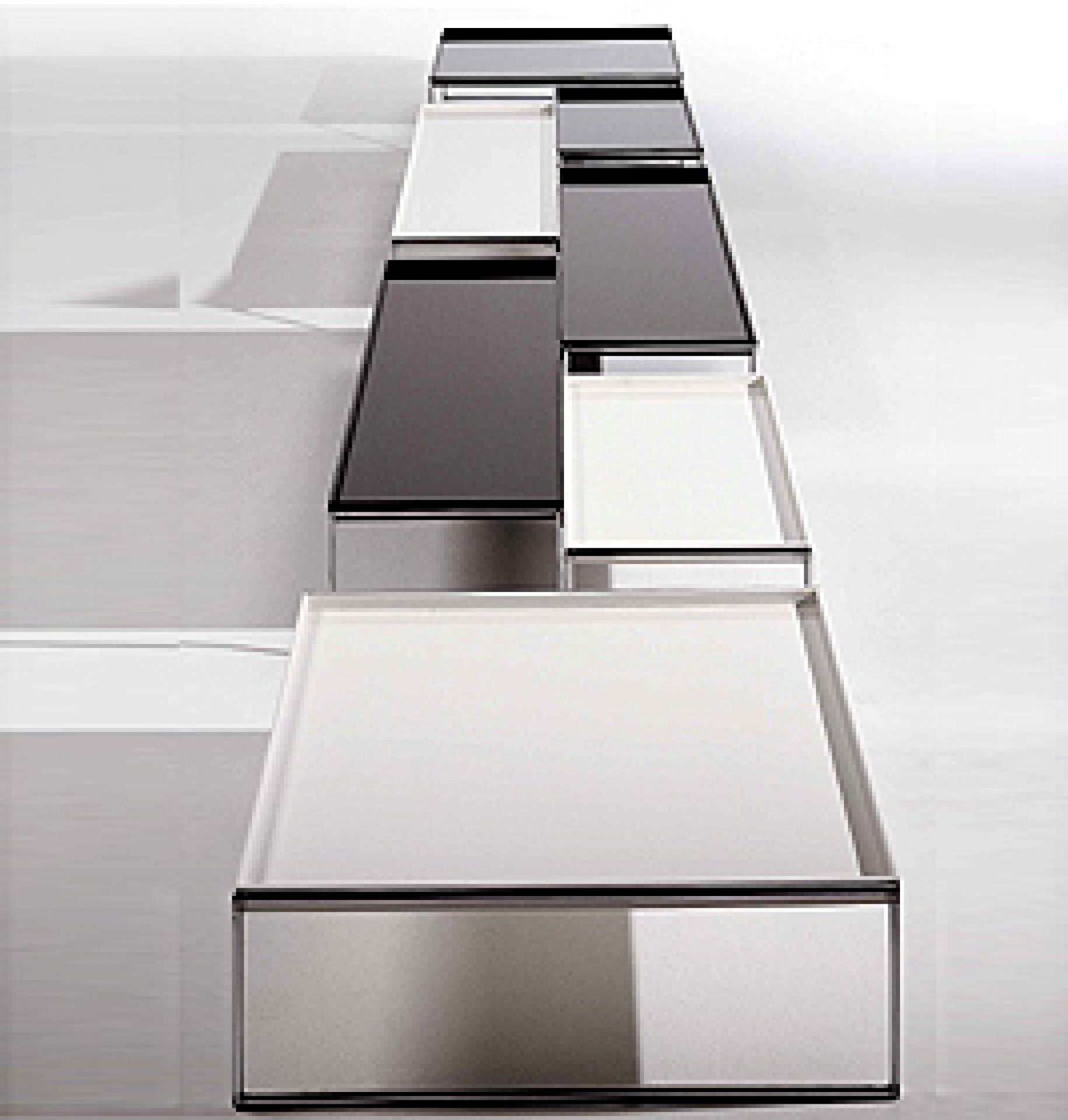 Reihe von modernen, quadratischen Beistelltischen/Trays in Weiß und Grau, gestapelt als minimalistisches Möbelstück.
