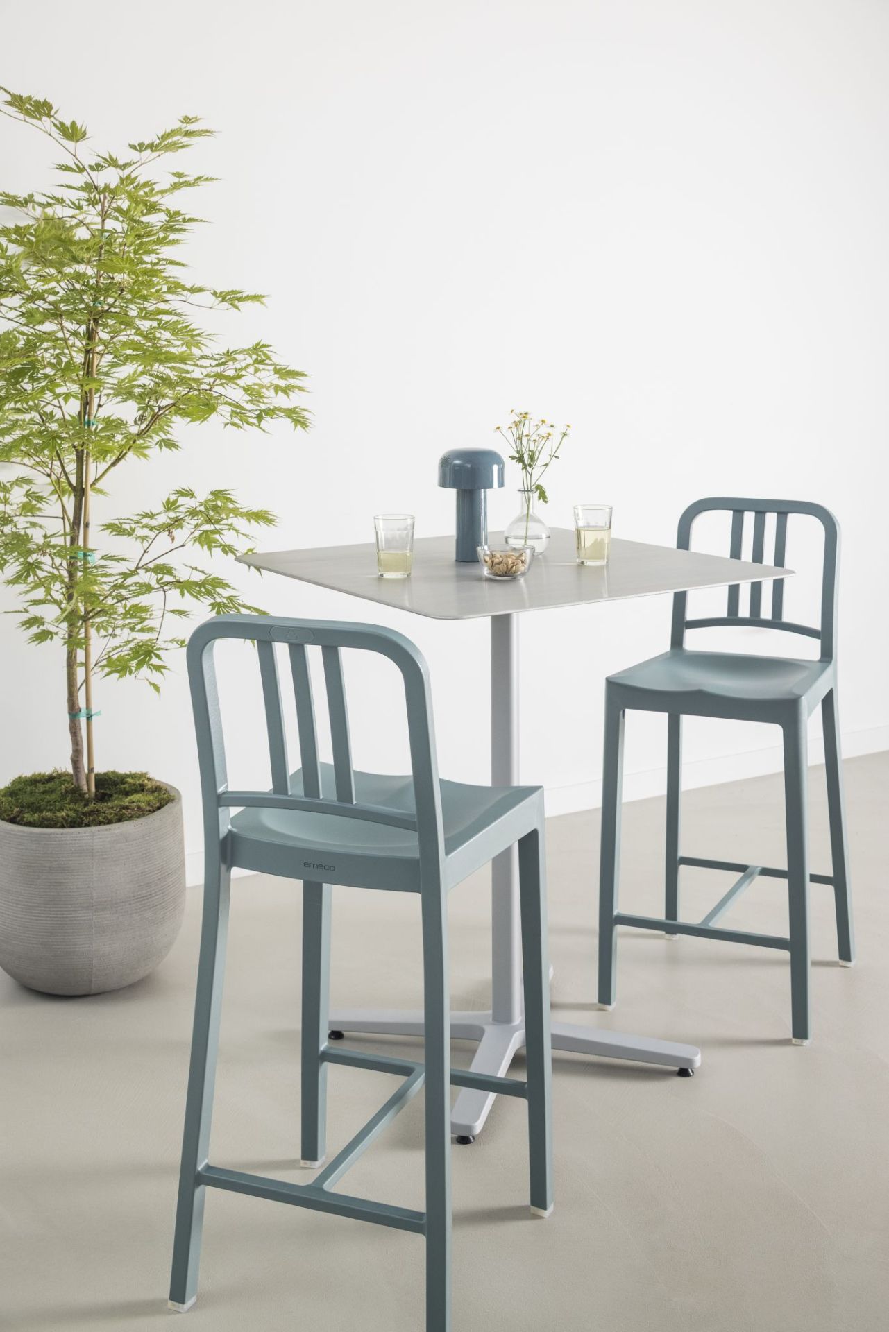 111 Navy Counter Stool barkruk cipresgroen Emeco