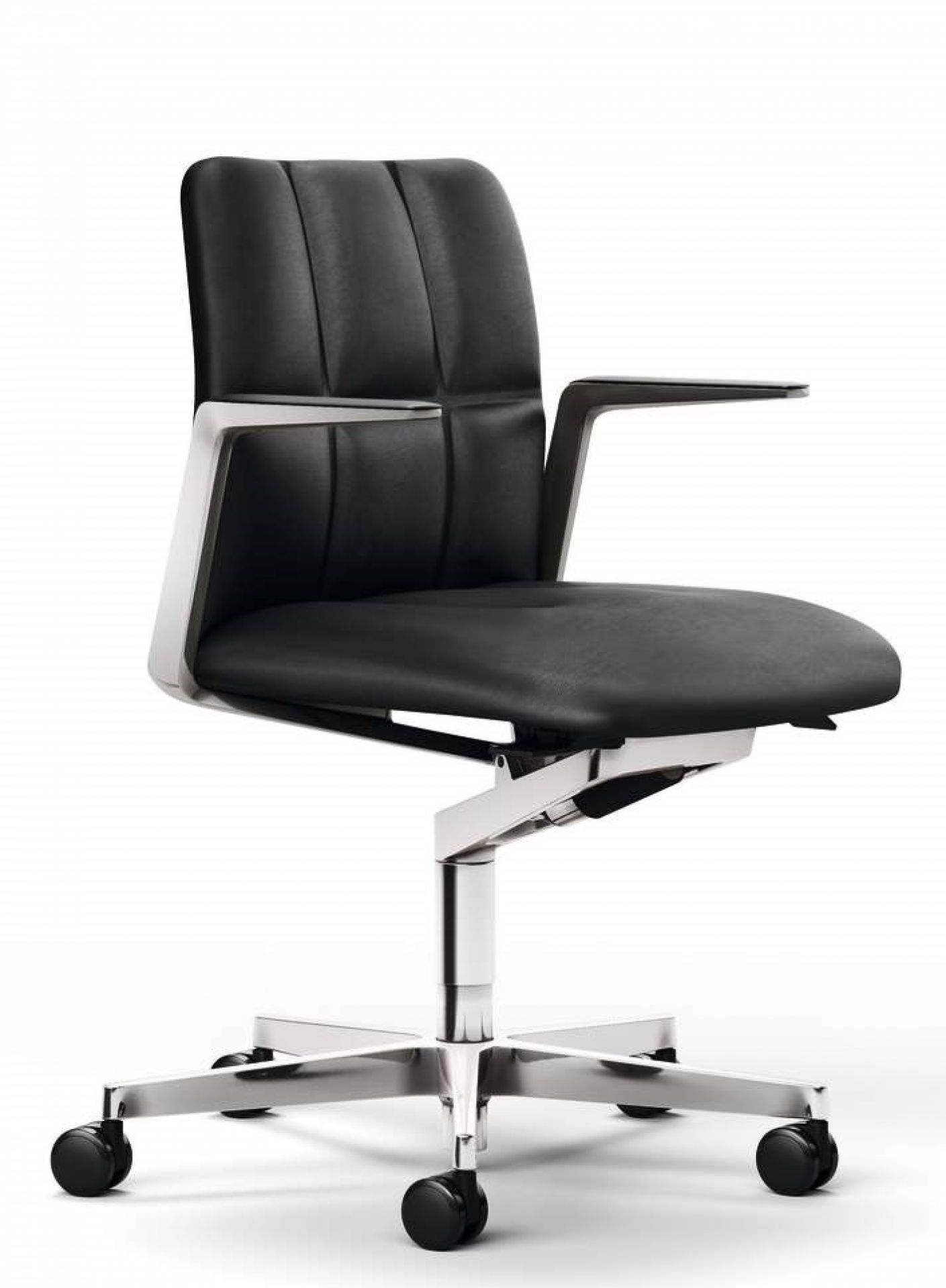 Leadchair Bürostuhl von Walter Knoll mit schwarzem Lederbezug und silbernem Fußkreuz.