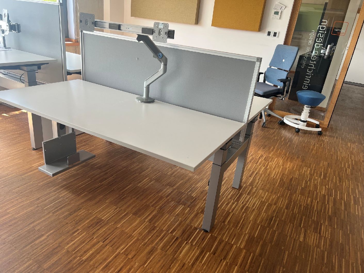 Steelcase dubbel werkstation, tentoonstellings-/tweedehands meubilair 