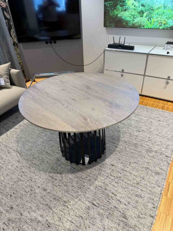 BC 07 Basket-tafel, rond, EIK GEROOKT WIT RUWE LOOK, Janua, TENTOONSTELLINGSSTUK