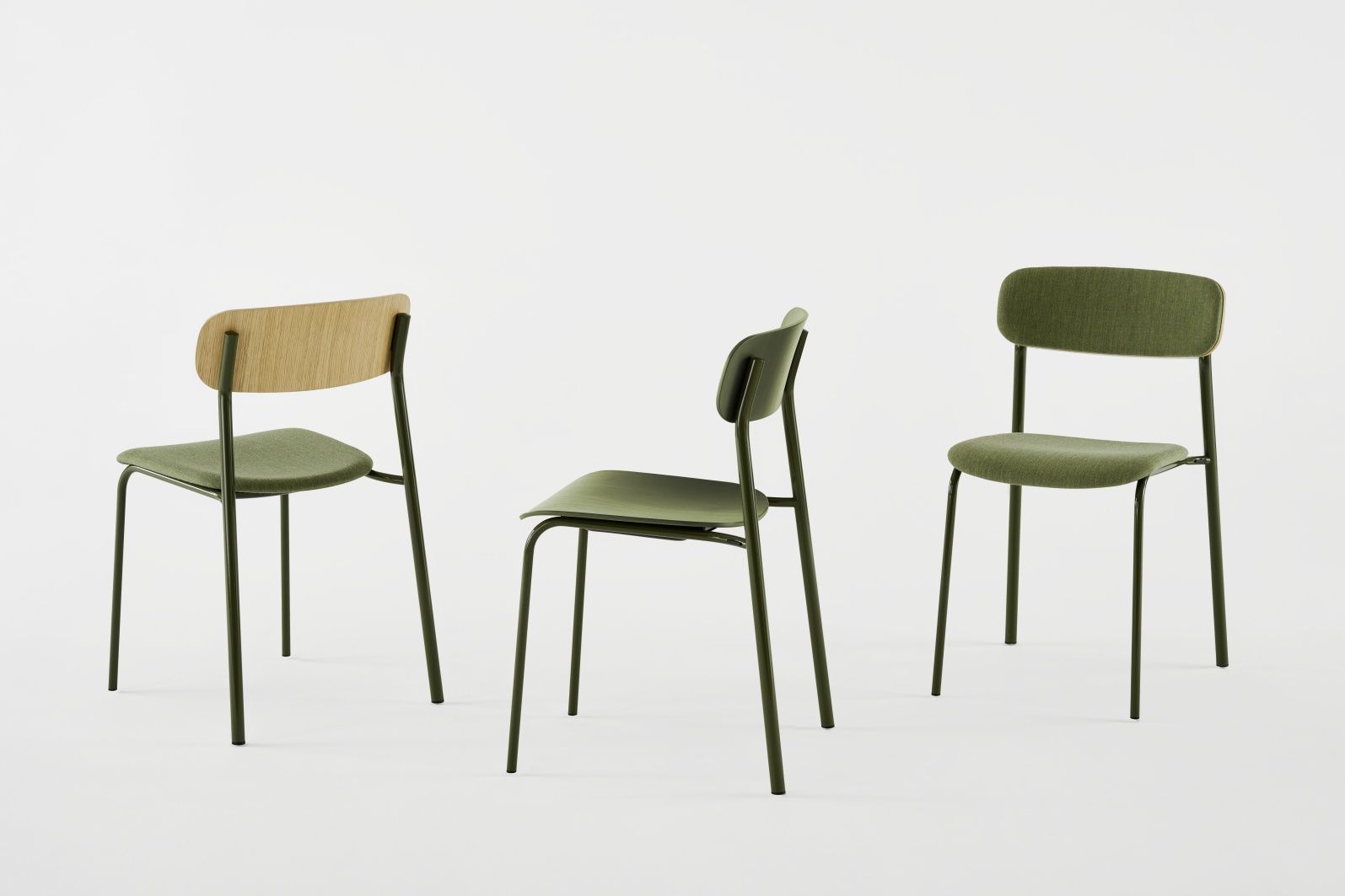 Drei S 243 Stahlrohr Stühle in Olivgrün und Holz, Thonet Designklassiker, Einzelstück, verschiedene Perspektiven.