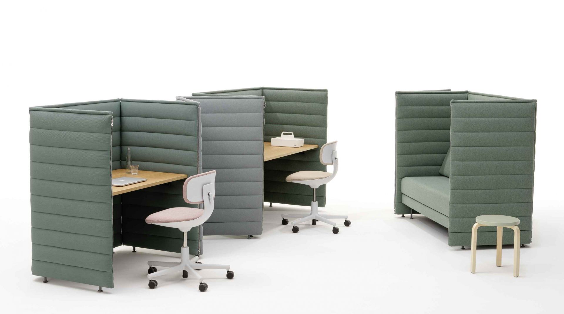 Vitra Alcove Schreibtisch-System: Büro Arbeitsplatz mit akustischen Trennwänden und Bürostuhl.