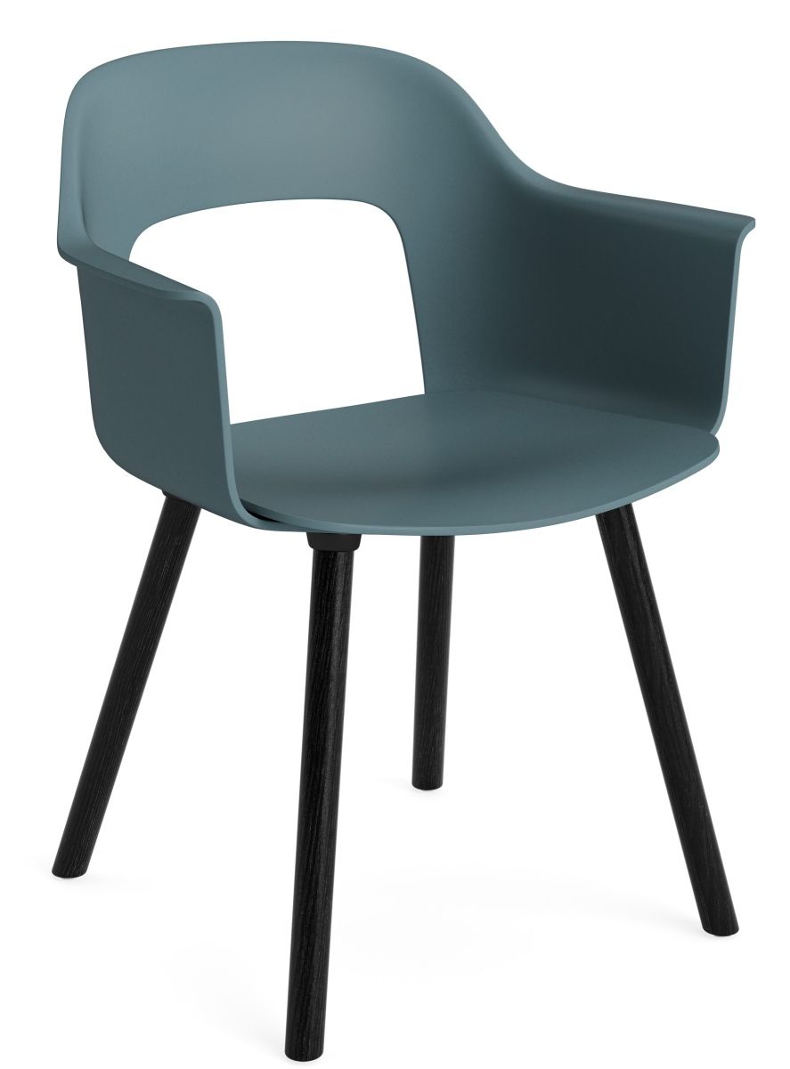 Layout Armchair von Hay, blauer Armlehnstuhl mit schwarzen Holzbeinen, moderner Stuhl für Esszimmer und Wohnbereich.