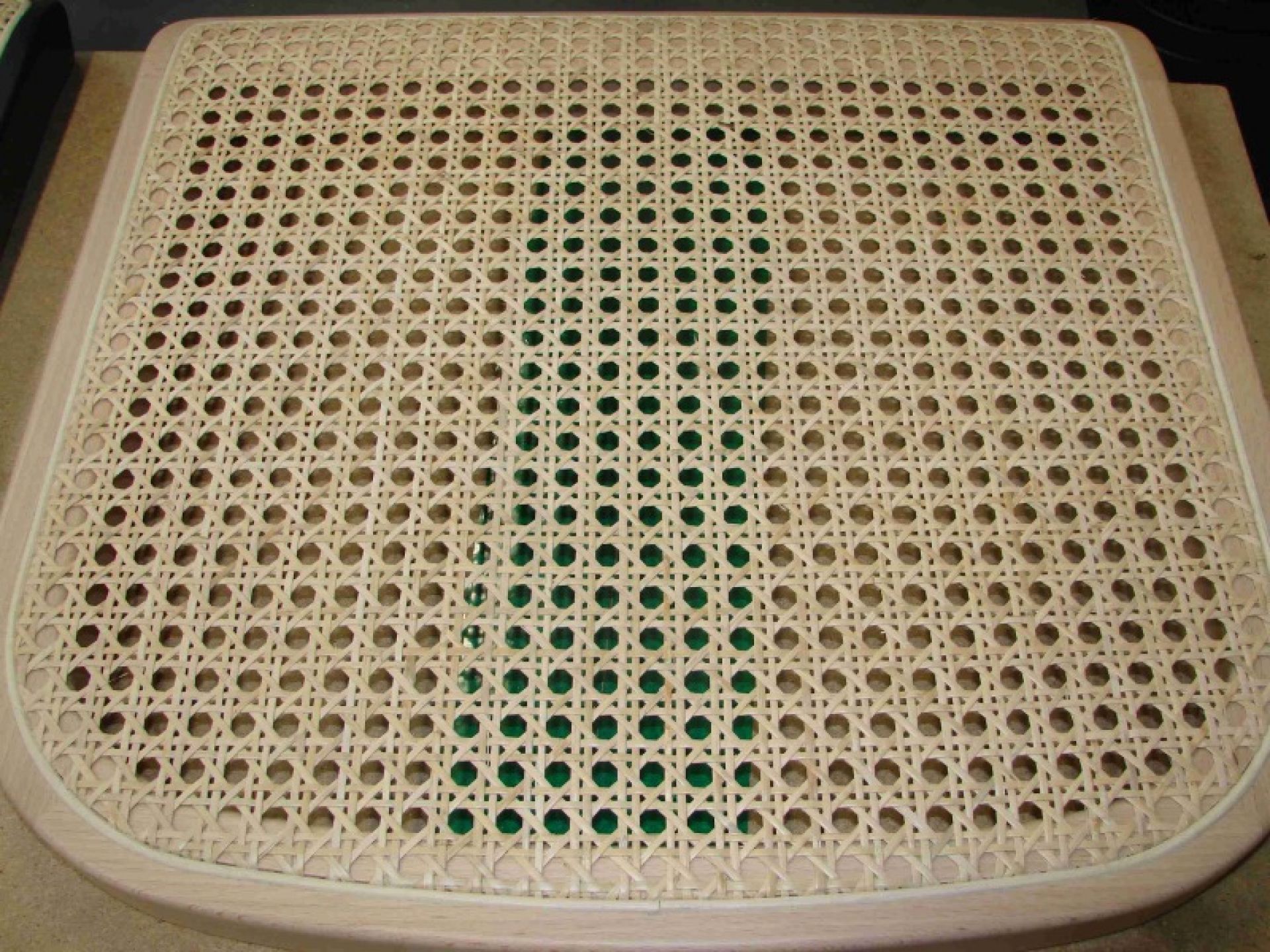 Sitzfläche für Thonet Freischwinger S32/S64: Ersatzteil mit Wiener Geflecht, helles Holz.