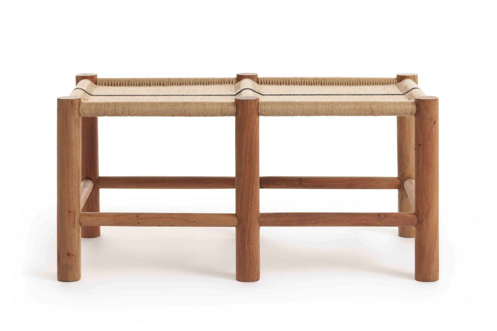 Roots Double Stool Bank: Hocker aus Holz mit geflochtener Sitzfläche für zwei Personen.