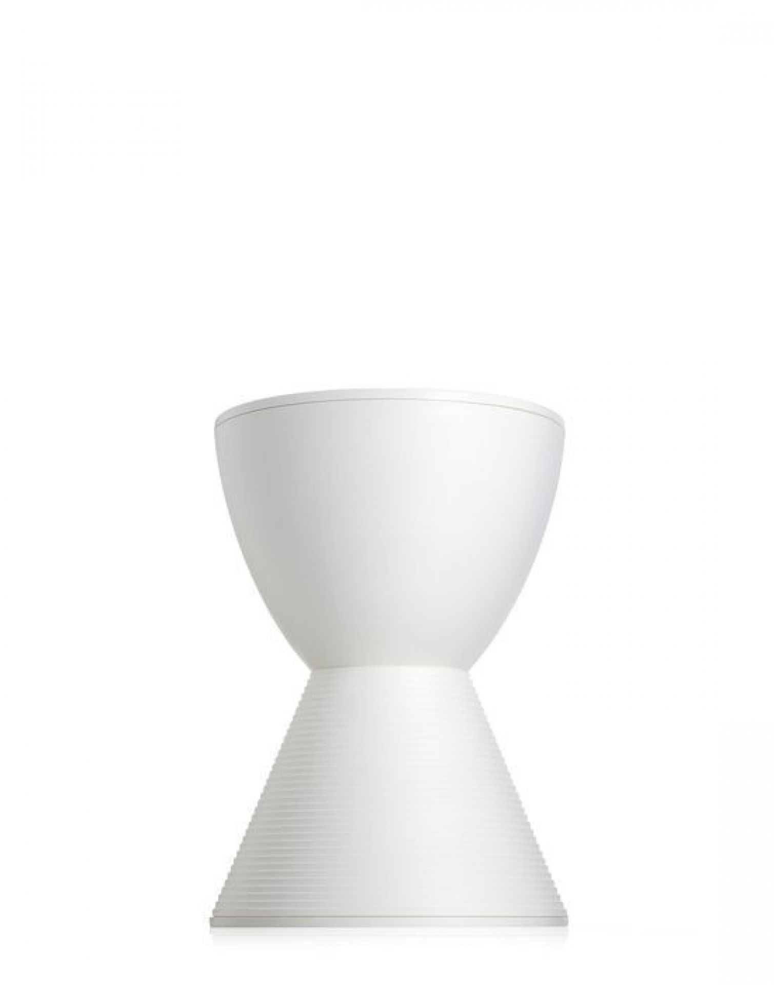 Prince AHA Hocker von Kartell, taubengrau, im modernen Design, ideal als Sitzgelegenheit oder Beistelltisch.