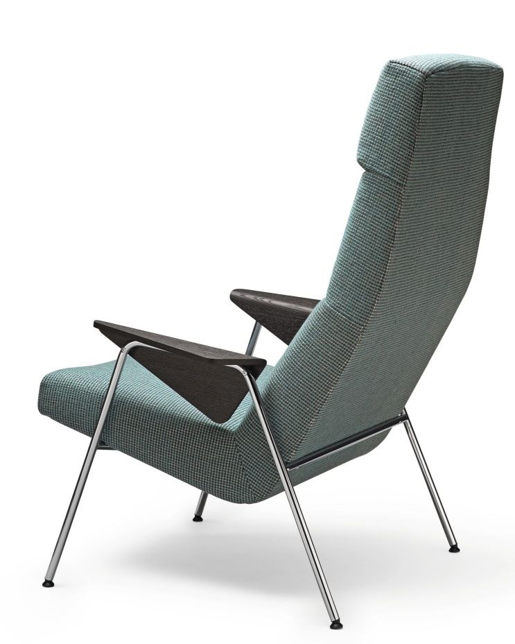 367/368 Votteler Chair Sessel von Walter Knoll, Stoffbezug türkis, Holzarmlehnen und verchromtes Stahlgestell.