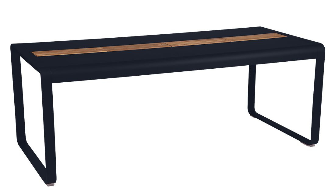 Bellevie Tisch von Fermob für den Außenbereich, dunkelblau mit Akazienholz, modernes Design.