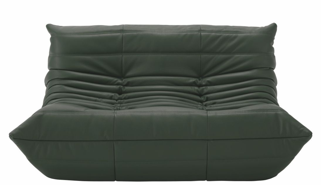 Togo 2-Sitzer Sofa von ligne roset in dunkelgrünem Leder, modernes Design für Wohnzimmer.