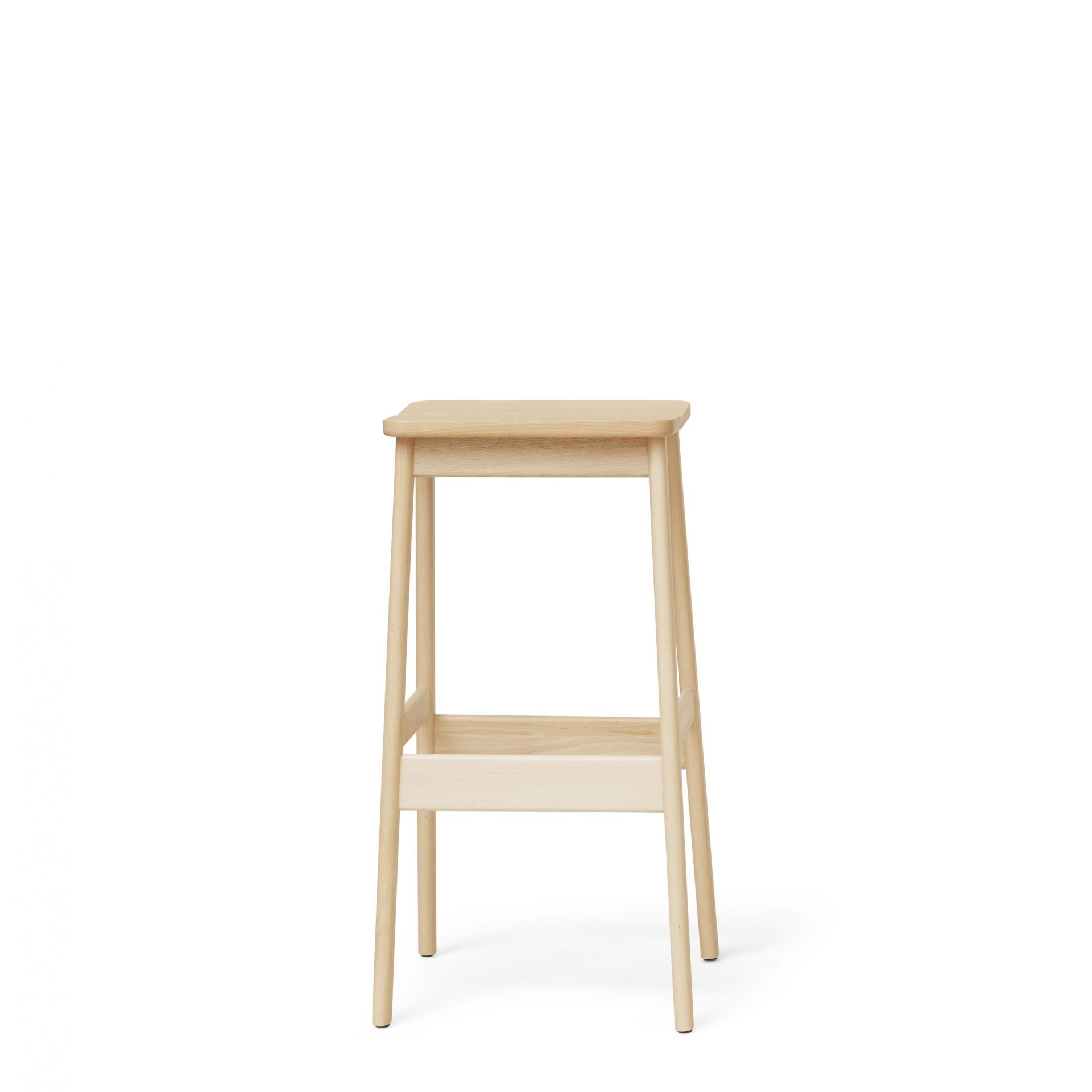Angle Barhocker von Form & Refine: Moderner, heller Holz-Barstuhl mit quadratischer Sitzfläche.