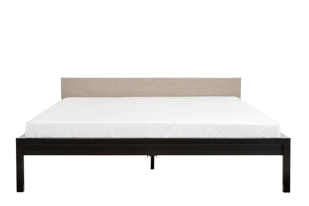 Bett mit Bezug für Kopfteil, Pure Bett von Hans Hansen, Stahl pulverbeschichtet.