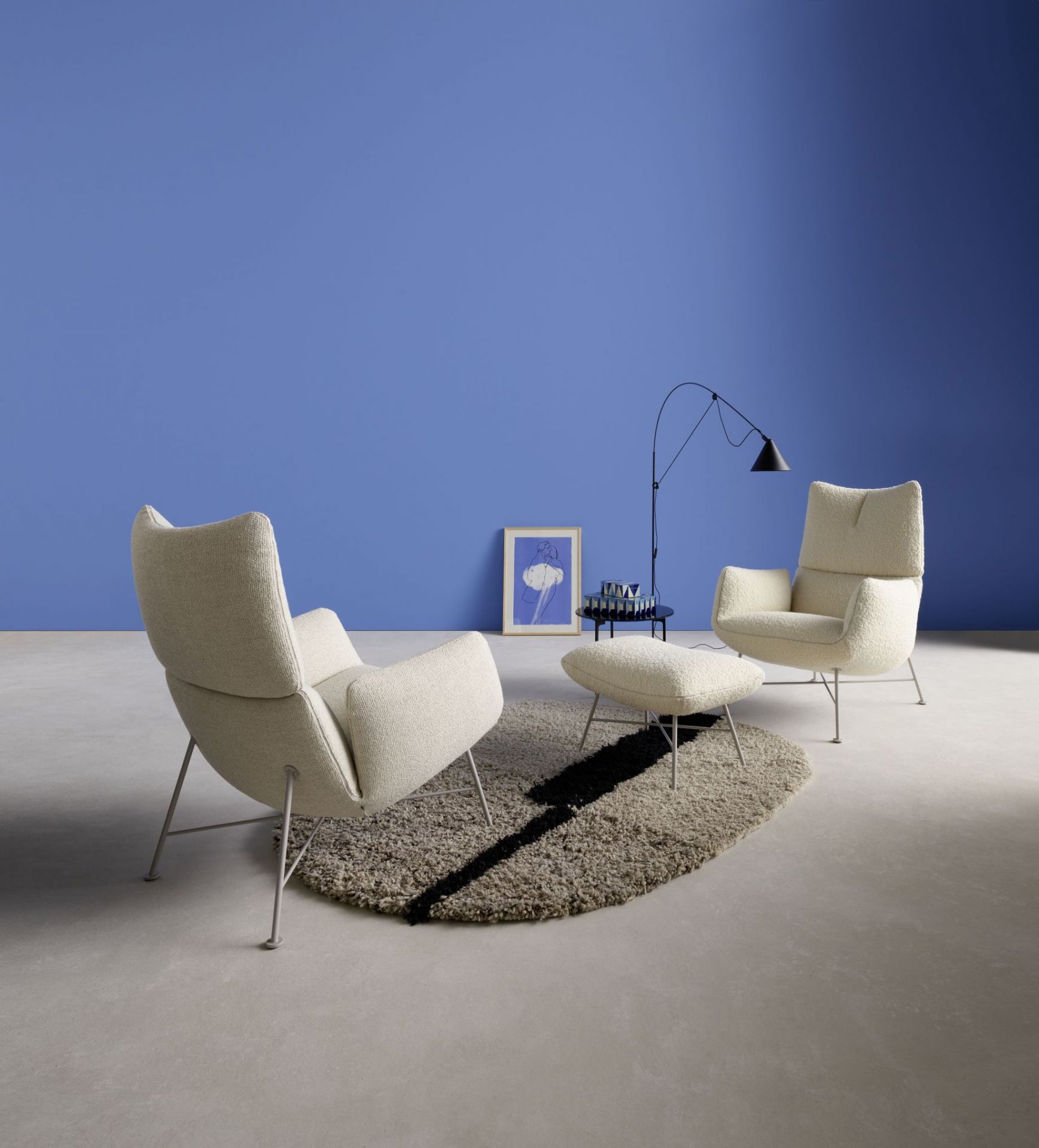Jalis Lounge Sessel und Hocker mit Drahtgestell, Bezug Cor, modernes Wohnzimmer Interieur.