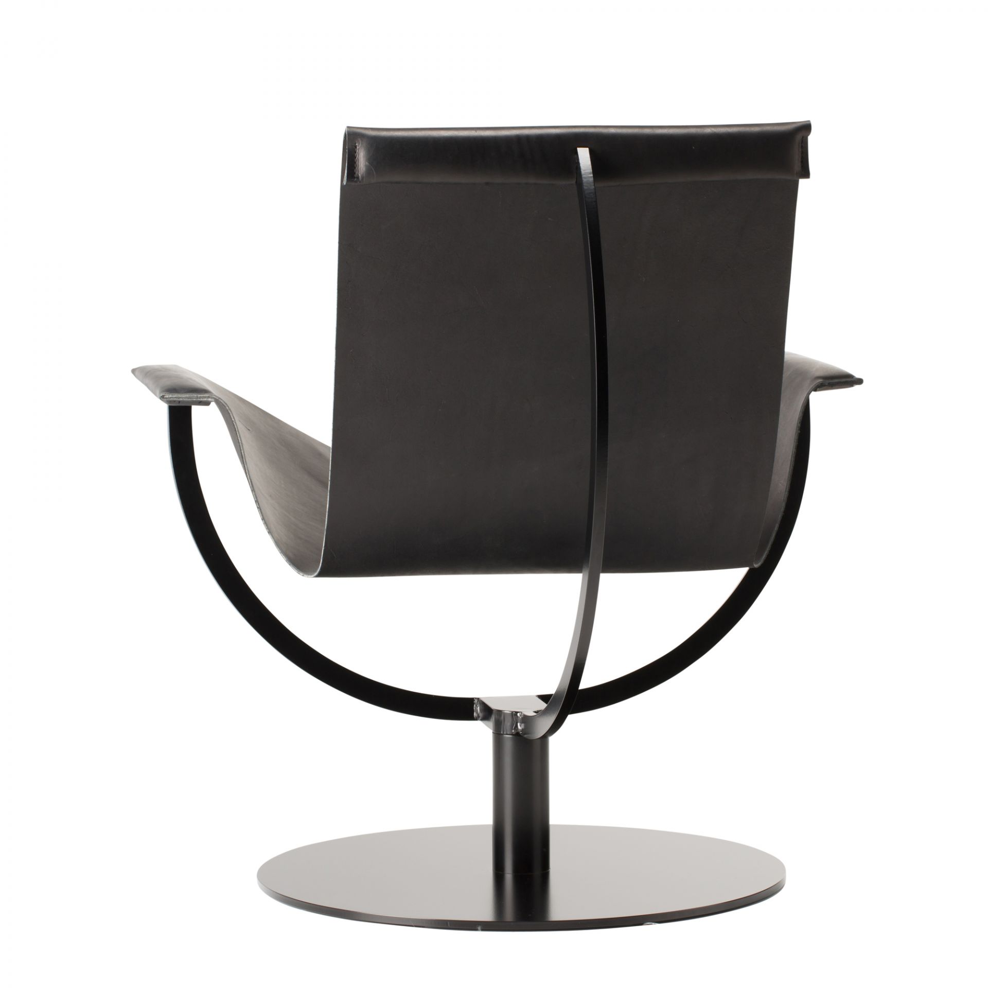 Rückansicht des Arch Chair Sessels mit schwarzem Kernleder und Metallgestell.