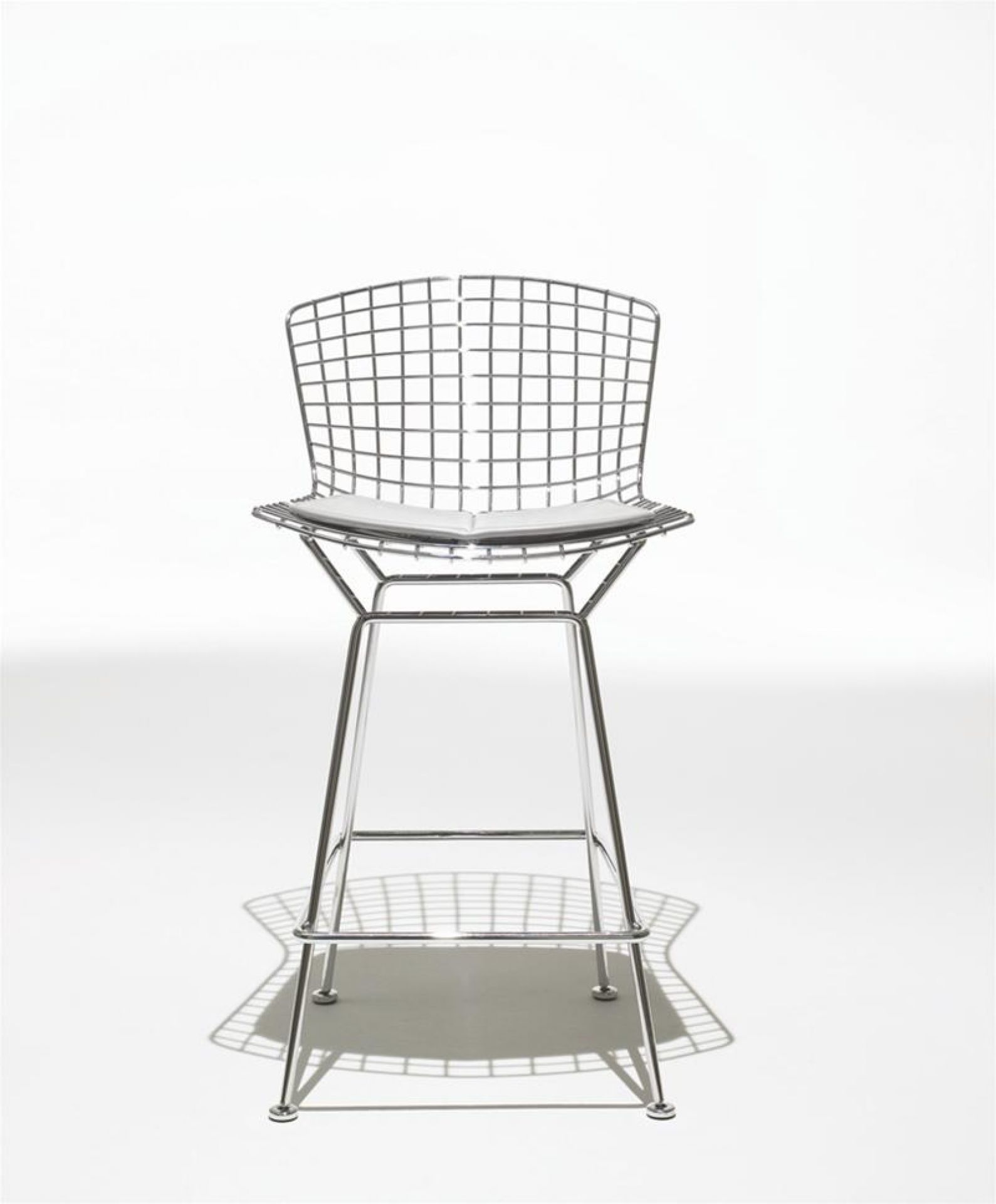 Bertoia Barhocker von Knoll International, verchromt mit grauem Sitzkissen, modernes Design für Küche oder Bar.