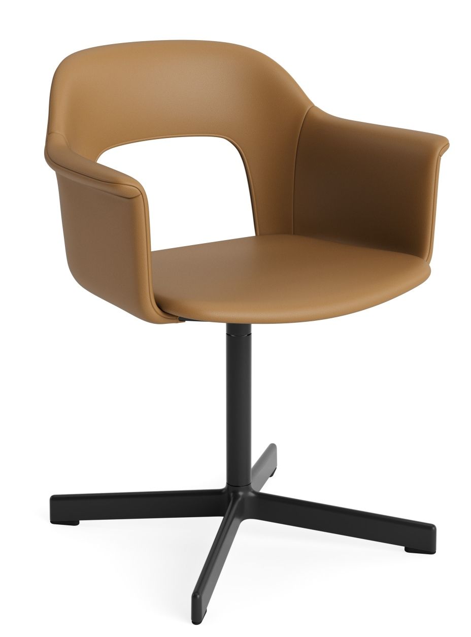 Layout Armchair 234 von Hay, Bürostuhl mit Armlehnen, Lederbezug in Cognac und schwarzem Drehfuß.