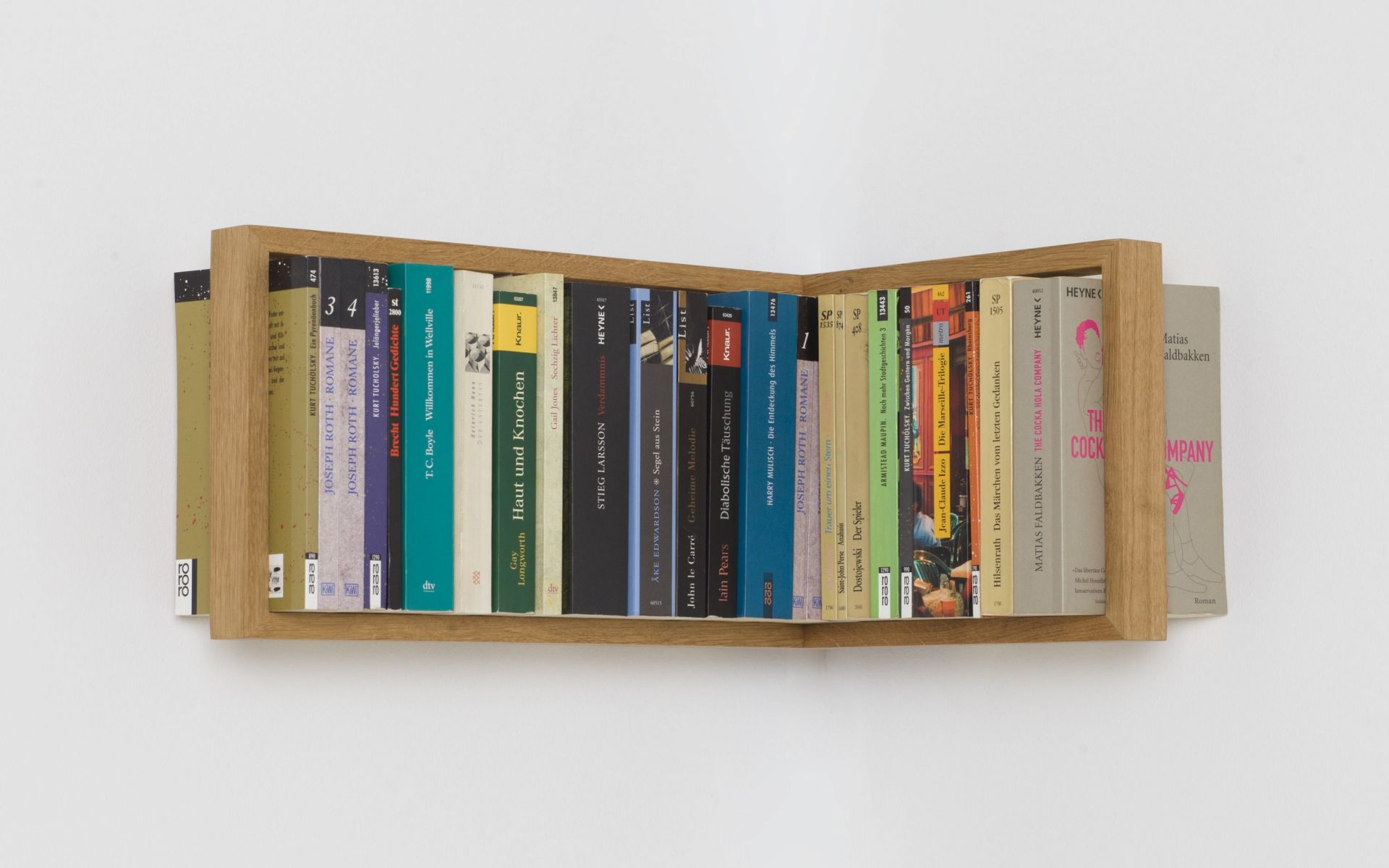 Eiche Regal "das kleine b" mit Büchern, modernes Wandregal für Wohnzimmer und Büro.
