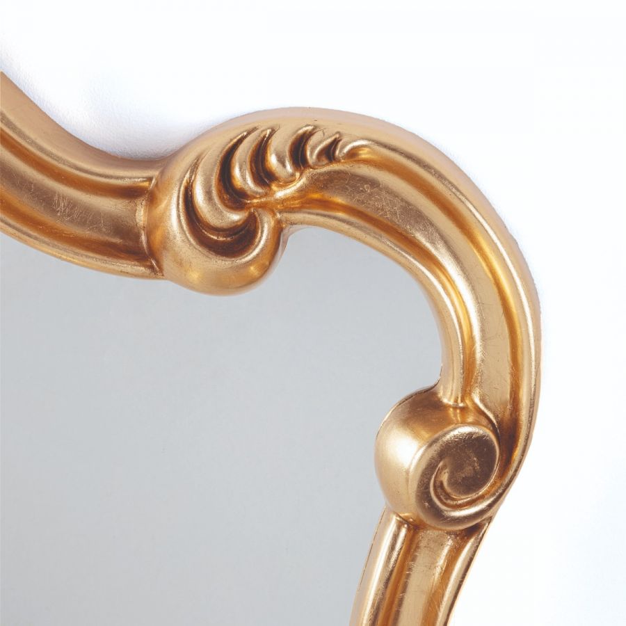 Detailaufnahme des goldenen Tetris Spiegels 2.0 von Seletti, zeigt kunstvolle Verzierungen und hochwertige Verarbeitung.