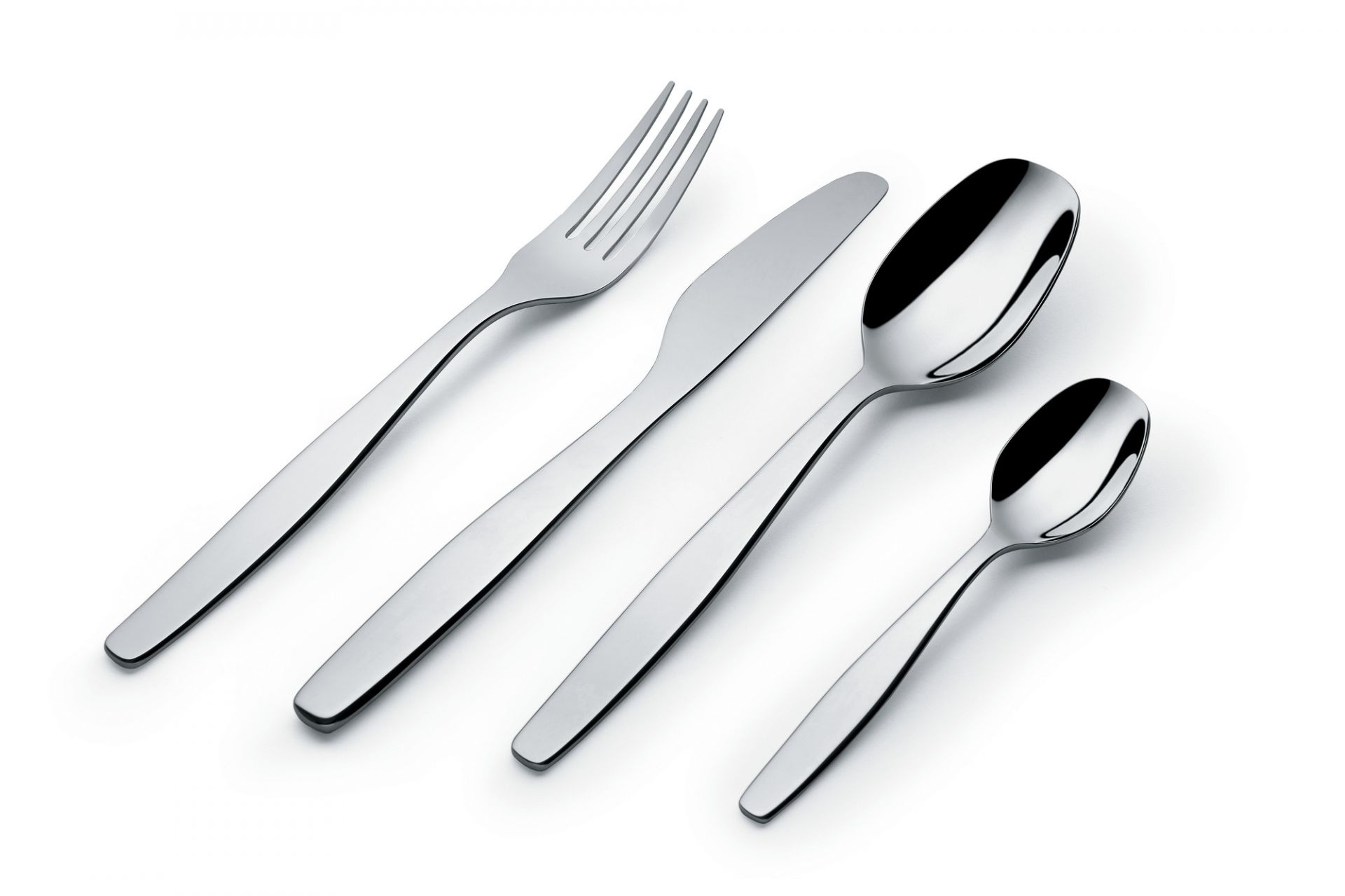 Nahaufnahme des Alessi Itsumo Bestecksets mit Gabel, Messer, großem und kleinem Löffel.