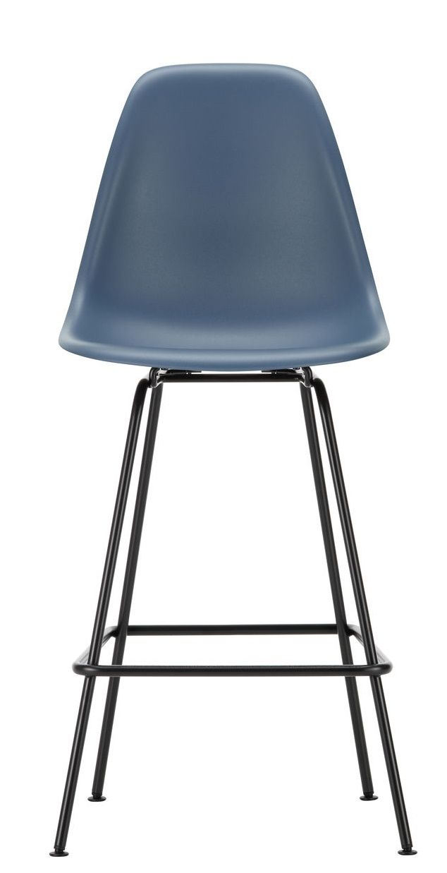 Eames Plastic Bar Stool von Vitra in Blau mit schwarzem Metallgestell, Frontansicht.