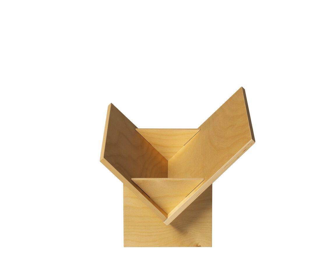 Oakland Bücherhalter aus Birke von Santa & Cole, moderne Buchstütze aus hellem Holz.